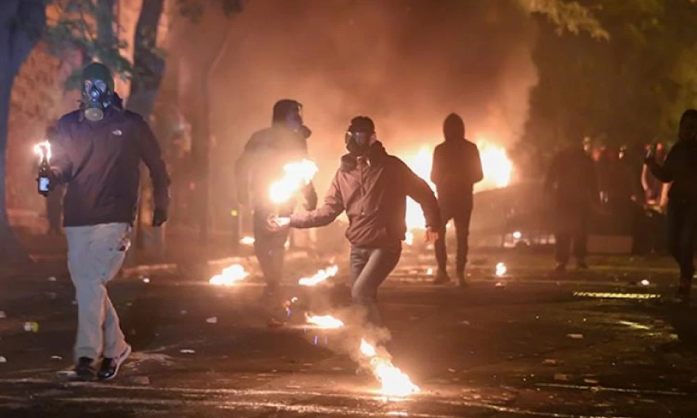 Από τα νησιά η “φωτιά” μεταφέρεται στα Εξάρχεια - Ετοιμάζουν “αντιμπατσικό καρναβάλι”